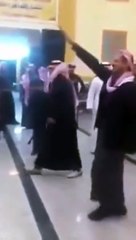 بالفيديو: رقصة دبكة تشعل حفل زفاف سعودي