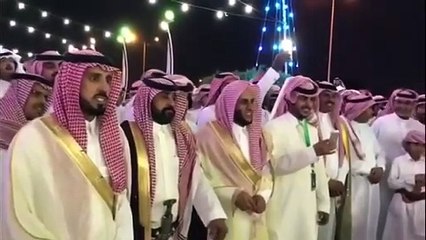 بالفيديو مدرسين مصريين يقومون بموقف رائع في حفل زفاف زميلهم السعودي