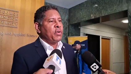 Diputados del PRM acusan a Omar Fernández de violar normas electorales con valla en Times Square