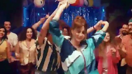 رقص وعفوية نانسي عجرم "تولع الجو" في كليبها الجديد