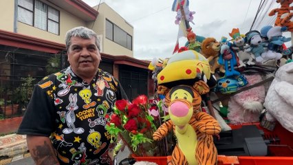 MQN-Cuando la noche cae, un cupido en moto reparte amor en Heredia-011025