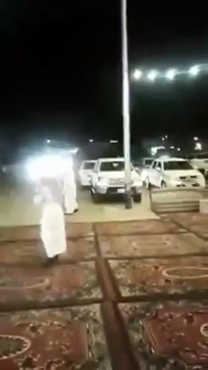بالفيديو عريس يزف داخل شاحنة كبيرة في حفل زفافه بالسعودية
