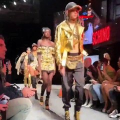 رسالة حبّ من جيريمي سكوت إلى عشاق الموضة في عرض H&M x Moschino