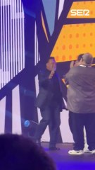 Sorpresa en el último día de la San Diego Comic-Con de Málaga: Antonio Banderas entrega el premio de honor a Arnold Schwarzenegger