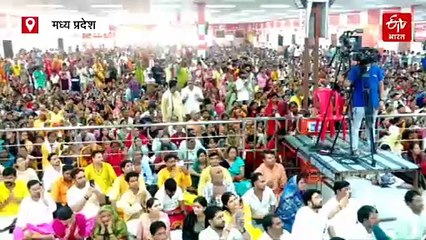 छतरपुर में मनोज तिवारी के गीतों पर झूमे भक्त, बोले:'महाराज धीरेंद्र शास्त्री दुनिया भर में कर रहे सत्संग'