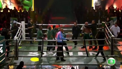 Curitibano Wanderlei Silva é nocauteado em briga generalizada após luta contra Popó