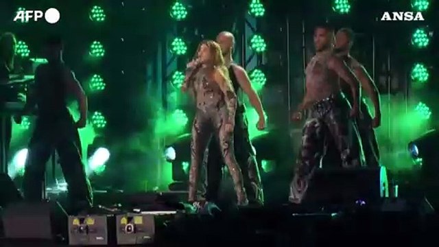 Shakira e Cardi B sul palco del Global Citizen Festival a New York