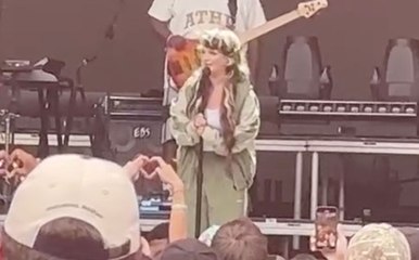 Lola Young collapsed on stage - NYC Music Festival 2025