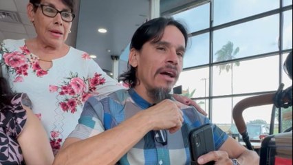 Gentleman embraces his mother in tears after 22 years of separation