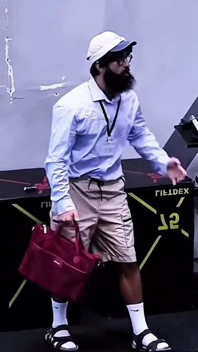 Anatoly lift the bar one hand 😳 #anatoly #anatolyprank #gym #prank #fitness