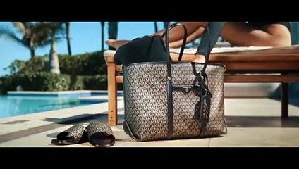 تشكيلة كبسولية بين سحر مايكل كورس ومغامرة جايمس بوند