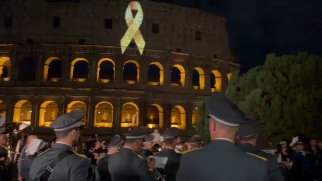 Roma, il Colosseo illuminato per tutti i bambini malati di cancro