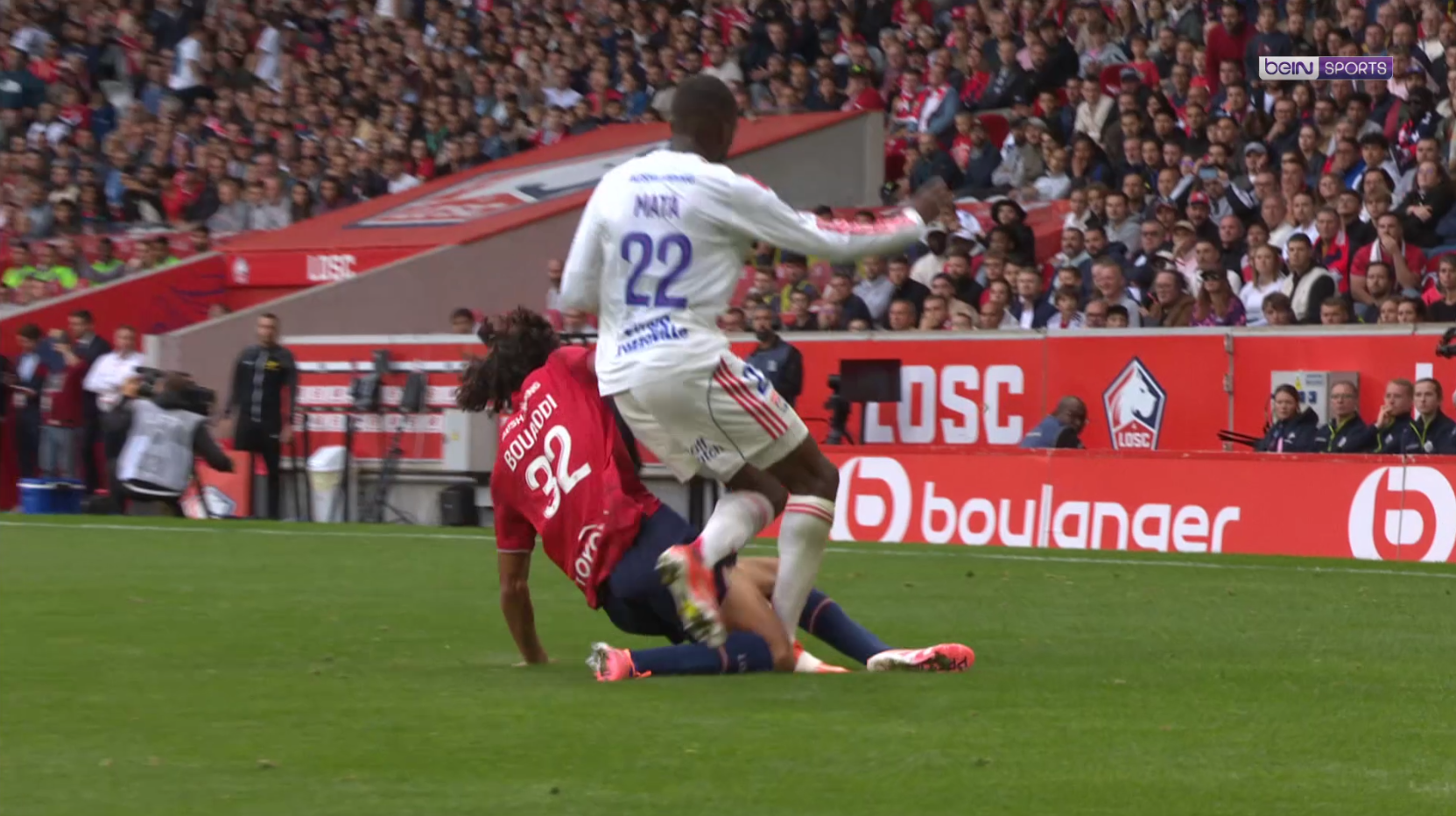 Ligue 1 : Ayyoub Bouaddi tout proche du carton rouge !