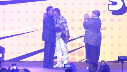 Schwarzenegger pone el 'broche de oro' a la SDCC en un evento con Antonio Banderas