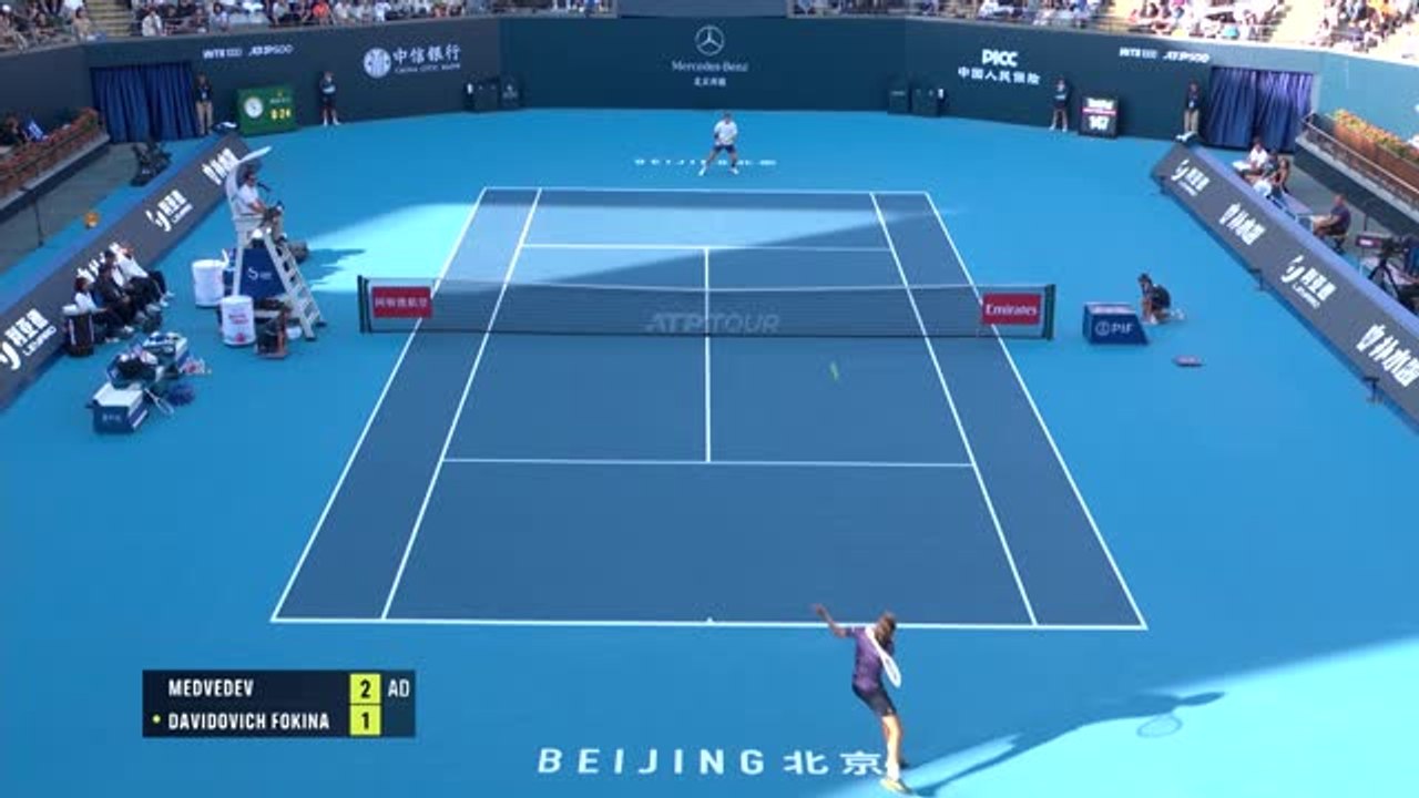 Pékin - Medvedev balaie Davidovich et retrouve des couleurs
