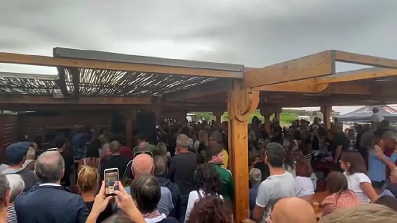 Giuseppe Mascia, il sindaco bluesman suona a Porto Ferro