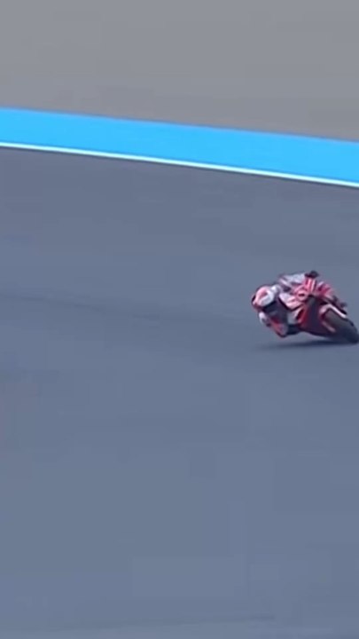 🇯🇵🔥 Quel week-end à Motegi !Bagnaia retrouve son meilleur niveau : pole, sprint et victoire malgré une Ducati en souffrance en fin de course. 💪Marc Márquez termine 2ᵉ et décroche officiellement son 7ᵉ titre MotoGP 🏆