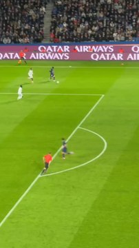 🏟️ Le Parc bruissait : Paris reprend sa marche en avant !⚽ Zabarnyi ouvre le score d’une volée chirurgicale et Beraldo parachève le succès d’une tête implacable.🔵🔴 Une victoire propre, sans excès de folie, mais pleine de maîtrise.