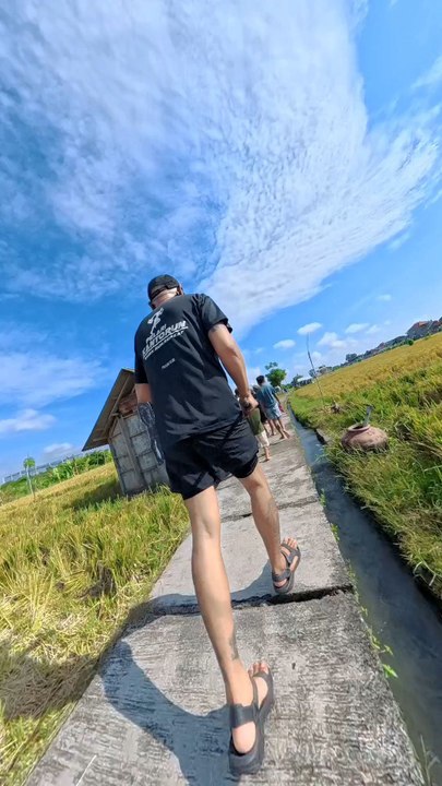 Jogging Track Desa Kesiman Kertalangu Kota Denpasar Bali. Nyaman Banget Pake https://s.shopee.co.id/3qE4h4os89#JoggingTrack #Runners #Running #KotaDenpasar #NgurahSuryaKusuma