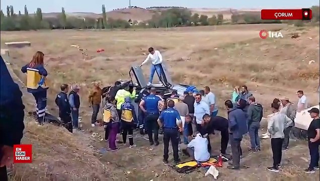 Çorum'da düğün konvoyundaki kazaya bir sürücünün öne geçme çabası sebep olmuş