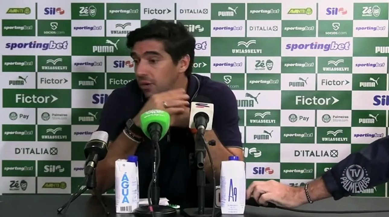 "Estamos a falar futebol de alto nível, isto devia ser inadmissível", diz Abel Ferreira ao detonar gramado da Fonte Nova