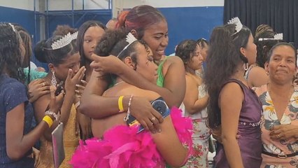 29 jóvenes colonensas celebran su quinceaños en una emotiva ceremonia