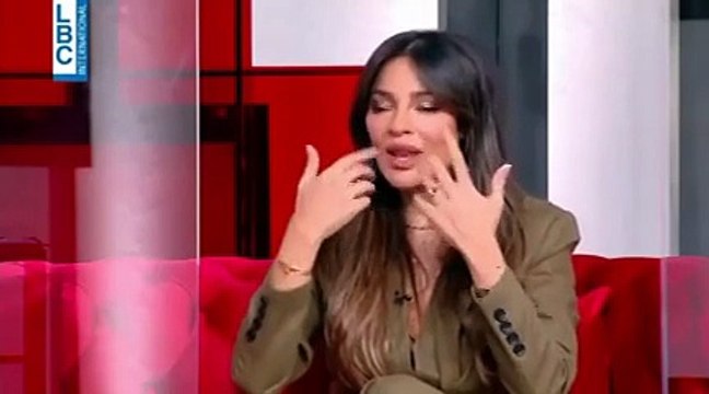 نادين نجيم تبكي على الهواء بسبب اصابتها بانفجار بيروت