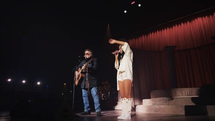 Don McLean and Jessie Murph perform 'American Pie'