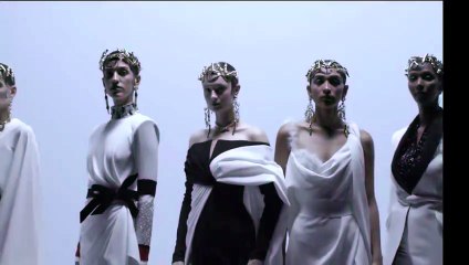 مجموعة نيكولا جبران كوتور 2021 تجتذب الأمل بتصاميم رقيقة وأنثوية