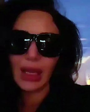 بالنظارة السوداء سيرين عبد النور تُعلن إجرائها عملية بعينيها