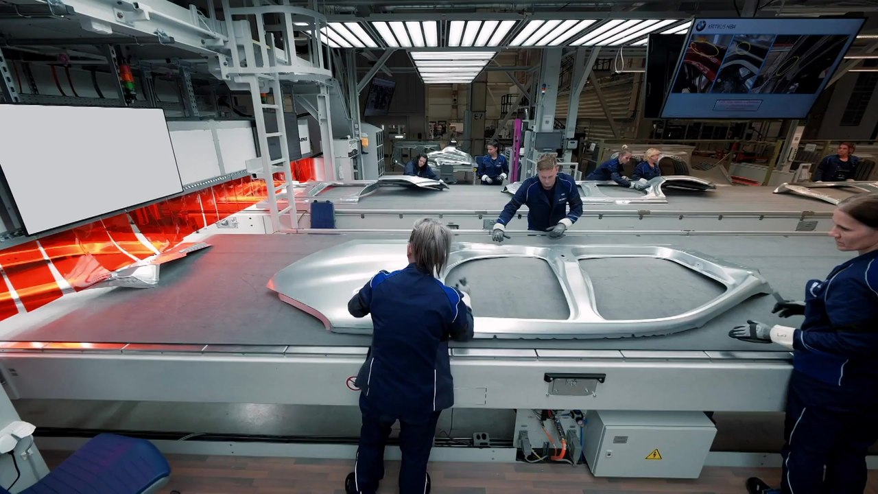 Das neue BMW Group Werk Debrecen mit der Serienproduktion des BMW iX3 - Das Presswerk