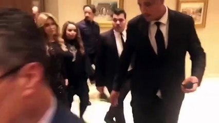 موقف طريف للنجمة نوال الزغبي من كواليس عرض دار ليليان الخيري بالمغرب