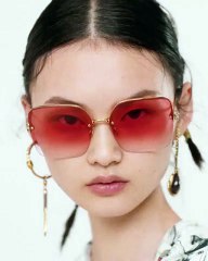 نظارات ألكسندر ماكوين ستجهّزك للصيف المقبل