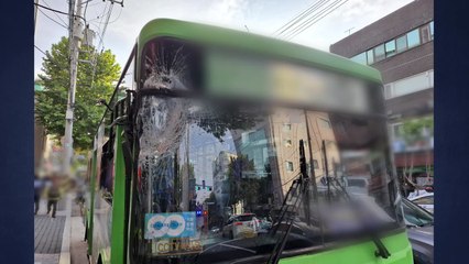 시내버스·굴삭기 실은 화물차 추돌...승객 1명 부상 / YTN