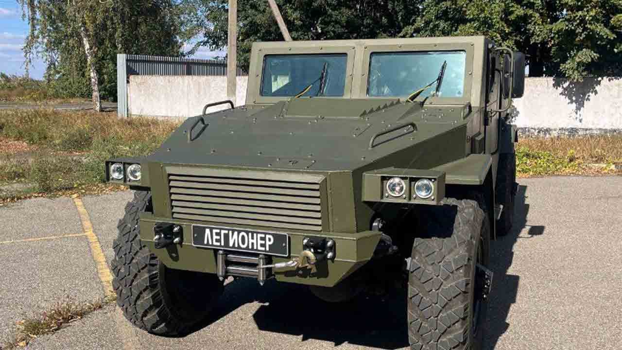 Venäjä esittelee uuden kevyen panssaroidun ajoneuvon “Legioner”