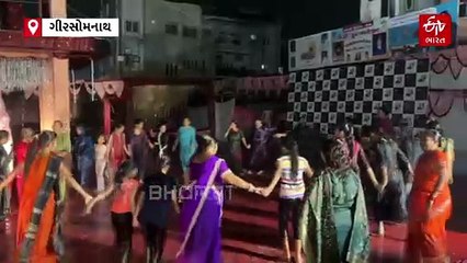 ગીર સોમનાથ જિલ્લામાં બારે મેઘ ખાંગા, વરસતા વરસાદમાં પણ ખેલૈયાઓએ માણી ગરબાની મજા