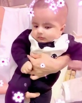 سارة الودعاني تكشف عن وجه طفلها لأوّل مرّة