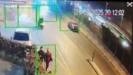 İstanbul'da çalıntı otomobil kazası! Olay anı kamerada