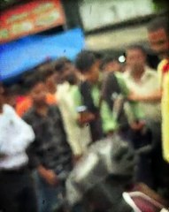 मुजोर दुचाकीस्वाराची दादागिरी, पोलीसाला हेल्मेटने मारहाण,  पुढे काय घडलं