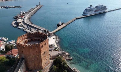 Kruvaziyer turizmi tam gaz! Seven Seas Navigator Alanya'ya yanaştı