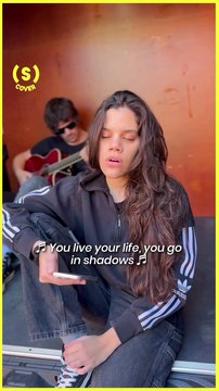 On arrête tout pendant 2 minutes pour écouter la douce reprise de Fade into you de Mazzy Star par @roriwithi ❤️ Son EP Miroir est dispo sur toutes les plateformes, et pour aller la voir en concert direction le lien dans sa bio !