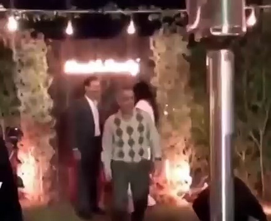 تامر حسني يبكي هنادي مهنا في حفل خطوبتها