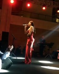 سيرين عبدالنور بإطلالة مثالية بالفستان الأحمر البرّاق