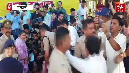 UKSSSC पेपर लीक: भूख हड़ताल पर बैठे युवक को जबरन उठाकर ले गई पुलिस, महिलाओं ने लगाए गंभीर आरोप