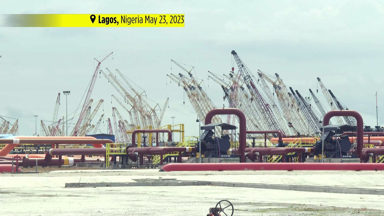 Nigeria : la raffinerie Dangote reprend ses ventes de pétrole en nairas