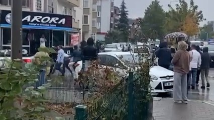 Balıkesir'de polisin "dur" ihtarına uymayan sürücü yayaya ve iki araca çarptı