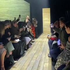 مايكل كورس يقدّم الفروسية بطابع شيك لإطلالة يومية في خريف 2020