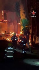 Casa pega fogo em São Sebastião