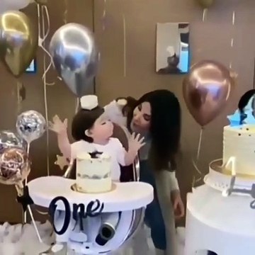 فيديو نانسي عجرم وطفلتها ليا يرقصان على بدنا نولع الجو