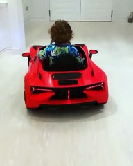 طفل جويل مردينيان يخوض سباق الفورمولا